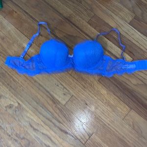 A blue lace push up